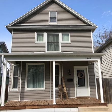 Rent this 3 bed house on 1407 Mulberry Avenue in Muscatine, IA 52761