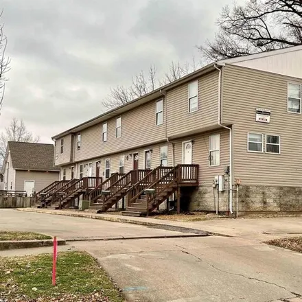 Buy this studio house on 690 West College Street in Carbondale, IL 62901