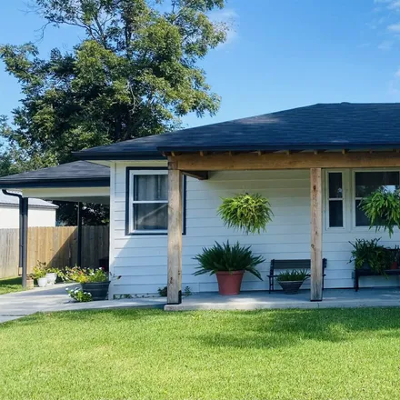 Buy this 3 bed house on 512 Central Avenue in Houma, LA 70364