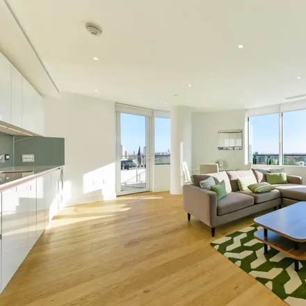 Rent this 2 bed apartment on Riverside Plaza in London, SW11 3SF