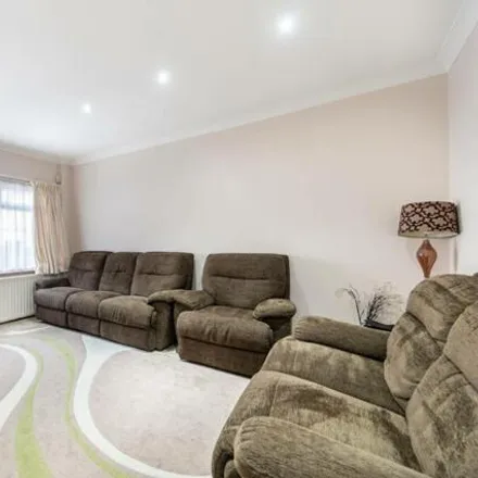 Buy this 3 bed townhouse on Central Road in London, HA0 2LH