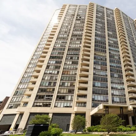 Rent this 1 bed condo on Lake Park Plaza in 3930 North Pine Grove Avenue, Chicago