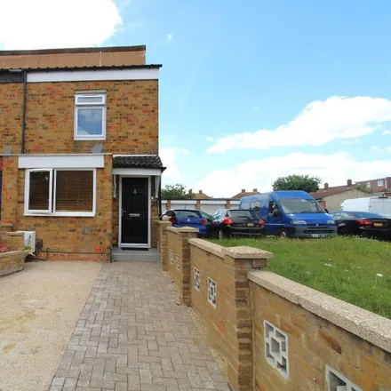 Rent this 3 bed duplex on Footpath H33 in London, UB3 1JR