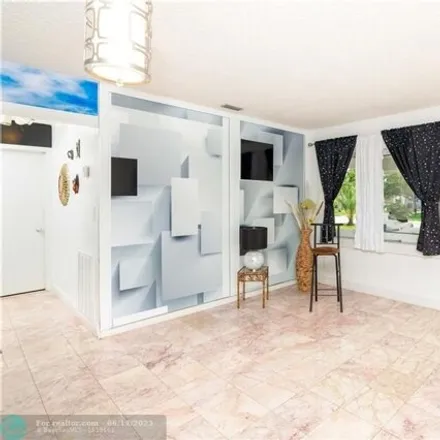 Image 3 - 243 Trade Winds Avenue North, Lauderdale-by-the-Sea, Broward County, FL 33308, USA - House for sale