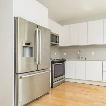 Rent this 3 bed apartment on 31 South St