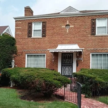 Buy this 4 bed house on 10825 South Parnell Avenue in Chicago, IL 60628