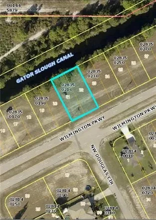 Buy this studio house on 645 Wilmington Parkway in Cape Coral, FL 33993