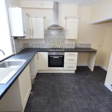 Image 3 - Ivy Street, Burnley, BB10 1TB, United Kingdom - Townhouse for rent