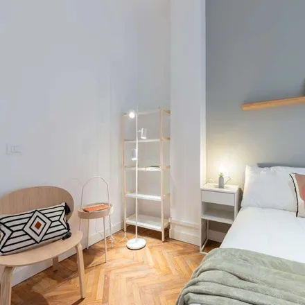 Rent this 3 bed room on Parcheggio Nizza in Via Luigi Pagliani, 10126 Turin TO