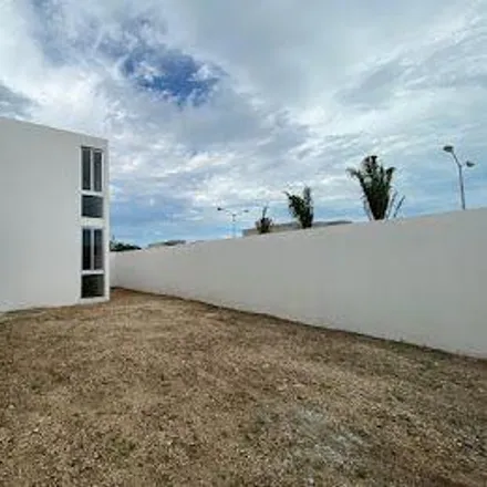 Buy this 3 bed house on Facultad de Ingeniería (UADY) in Avenida Industrias No Contaminantes, Fraccionamiento Las Américas