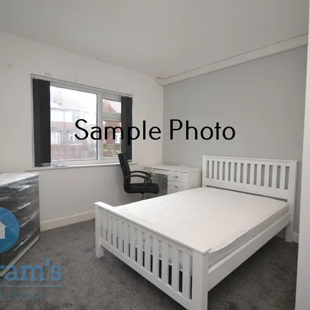 Rent this 5 bed duplex on 8 Fletcher Road in Beeston, NG9 2EL