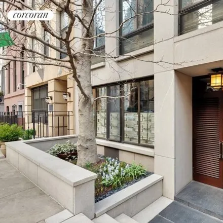 Image 1 - 419 East 50th Street, New York, NY 10022, USA - Townhouse for sale