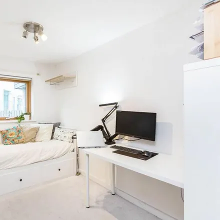 Image 2 - 82 Stainsby Road, London, E14 6JB, United Kingdom - Apartment for rent