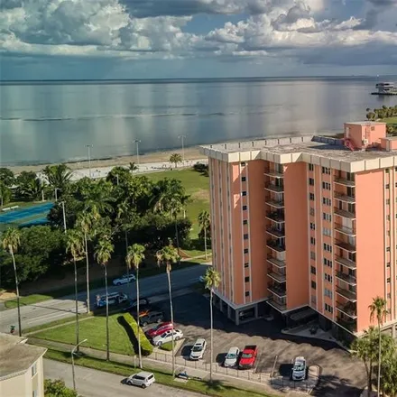 Buy this 1 bed condo on 1120 North Shore Drive Northeast in Saint Petersburg, FL 33704