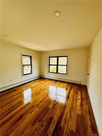 Image 5 - 3226 Corlear Avenue, New York, NY 10463, USA - House for sale