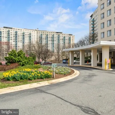 Image 3 - Grosvenor Park III, 10401 Grosvenor Place, Parkside, Rockville, MD 20852, USA - Condo for sale