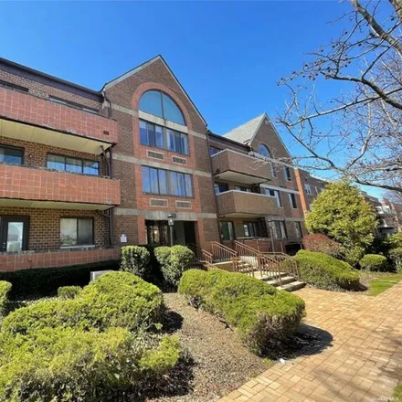 Buy this 1 bed condo on 10 Canterbury Road in Village of Great Neck Plaza, NY 11021