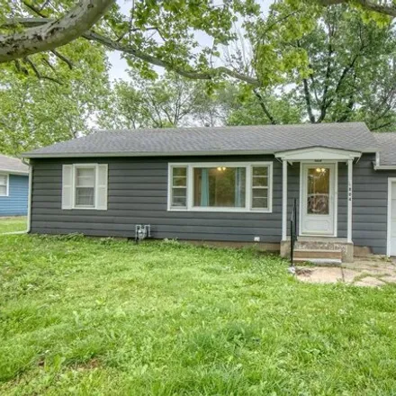 Buy this 3 bed house on 828 Fairview Avenue in Newton, KS 67114