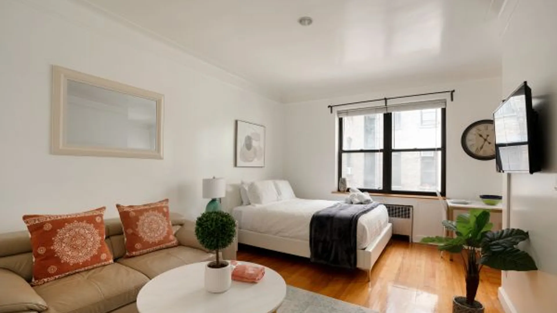 208 West 17th Street, New York, NY 10011, USA | Studio apartment for rent