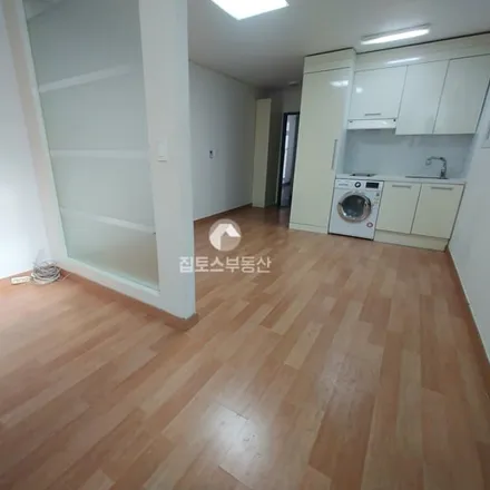 Rent this studio apartment on 서울특별시 서초구 양재동 293-3
