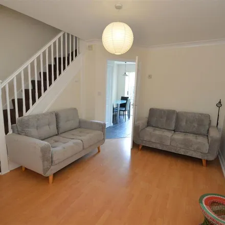 Image 2 - 134 Rolls Crescent, Manchester, M15 5FP, United Kingdom - Townhouse for rent