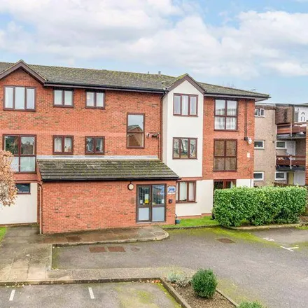 Rent this 1 bed apartment on Chapel Avenue in Addlestone, KT15 1UH