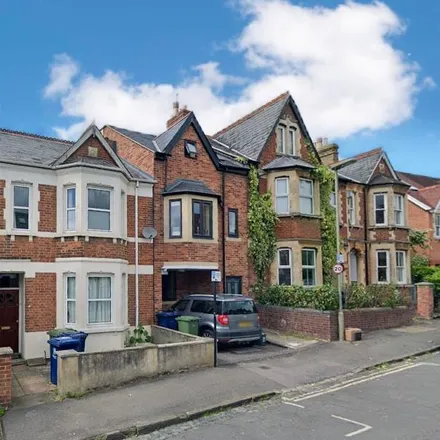 Rent this 6 bed duplex on 30 Warneford Road in Oxford, OX4 1LT