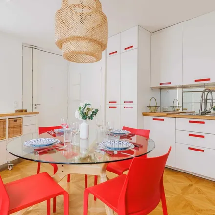 Rent this 2 bed apartment on 69 Avenue Kléber in 75016 Paris, France
