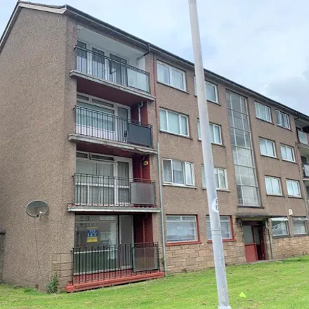 Rent this 2 bed apartment on Rannoch Drive in Renfrew, PA4 9AA
