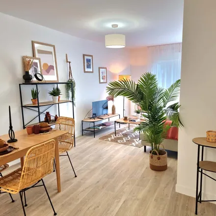 Rent this 3 bed apartment on 216 Avenue Paul Doumer in 92500 Rueil-Malmaison, France