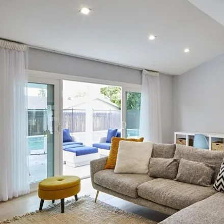 Image 3 - 5961 Kenwater Avenue, Los Angeles, CA 91367, USA - House for rent