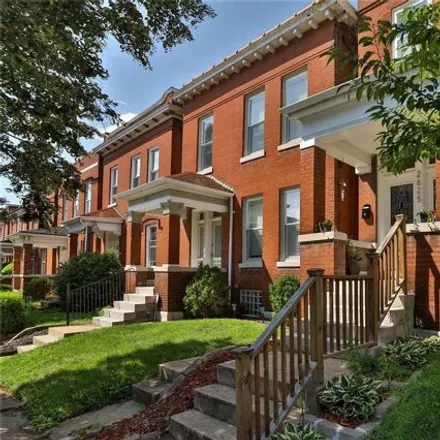 Image 2 - 2615 Armand Place, St. Louis, MO 63104, USA - House for sale