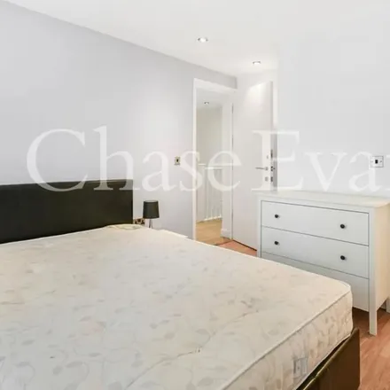 Image 7 - Myrdle Court, Myrdle Street, St. George in the East, London, E1 1HQ, United Kingdom - Apartment for rent