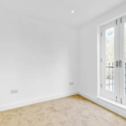 Image 2 - Russell Road, The Hyde, London, NW9 6AD, United Kingdom - Apartment for rent