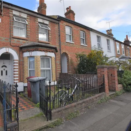 Rent this 4 bed townhouse on Carlton Terrace in 69 De Beauvoir Road, Reading