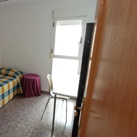 Rent this 4 bed room on Carrer del Doctor Álvaro López in 41, 46011 Valencia