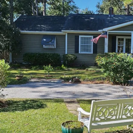 Rent this 3 bed house on Beaufort in SC, 29902