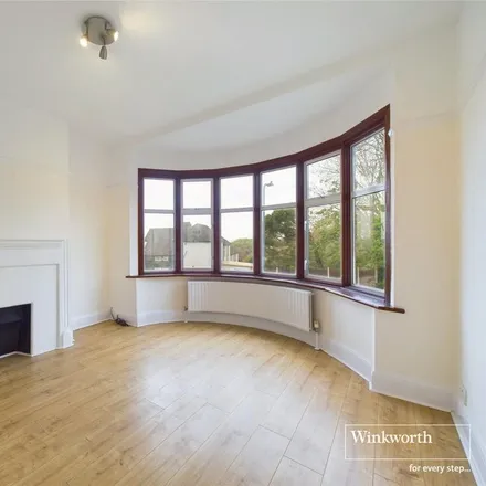 Rent this 3 bed townhouse on Buck Lane in London, NW9 0TR