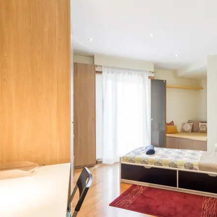 Rent this 4 bed room on Rua da Restauração 93 in 4050-506 Porto, Portugal