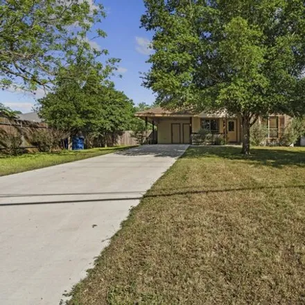 Image 3 - Floresville Food Pantry, A Street, Floresville, TX 78114, USA - House for sale