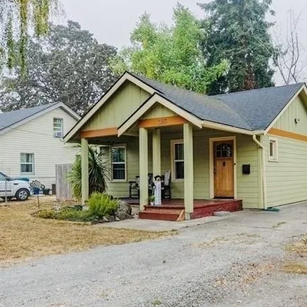 Buy this 2 bed house on 1065 18th Street Northeast in Salem, OR 97301