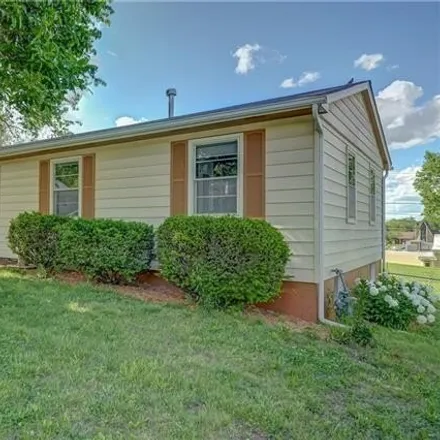 Buy this 3 bed house on 8650 East 52nd Street in Kansas City, MO 64129