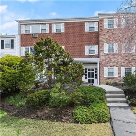 Buy this 3 bed condo on 200 Woodland Hills Road in City of White Plains, NY 10603