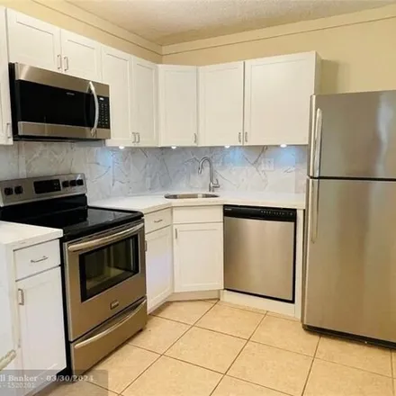 Rent this 2 bed condo on 2767 Northeast 8th Avenue in Wilton Manors, FL 33334