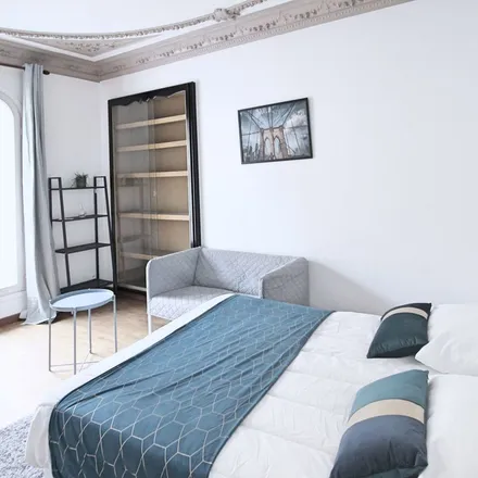 Rent this 1 bed apartment on 25 Avenue Daumesnil in 75012 Paris, France