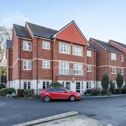 Buy this 2 bed apartment on Spur House in The Crescent, Maidenhead