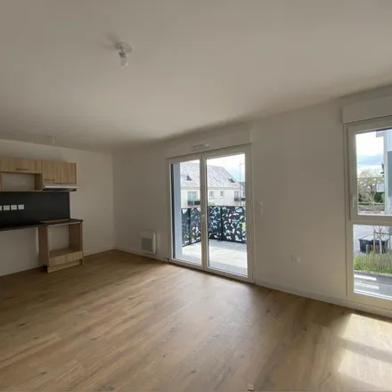 Rent this 2 bed apartment on 37 Rue du 65e Régiment d'Infanterie in 56000 Vannes, France