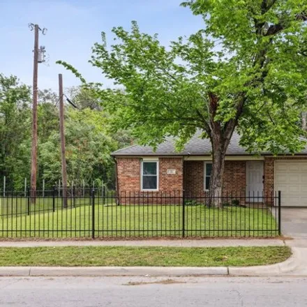 Buy this 3 bed house on 1634 Pine Street in Dallas, TX 75215
