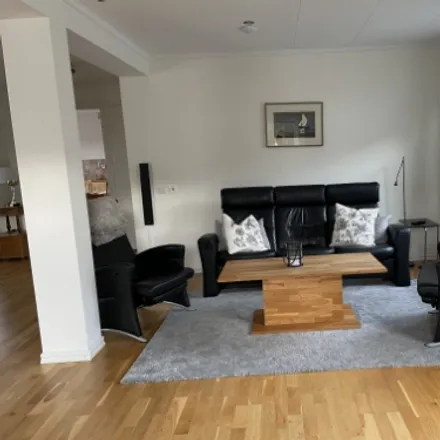 Rent this 5 bed house on Fyrbåksvägen in 423 39 Torslanda, Sweden