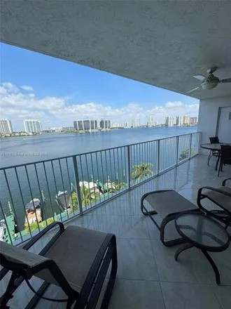 Image 4 - Le Laurier, 17800 North Bay Road, Golden Shores, Sunny Isles Beach, FL 33160, USA - Condo for rent